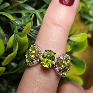 Manchurian Peridot bow ring